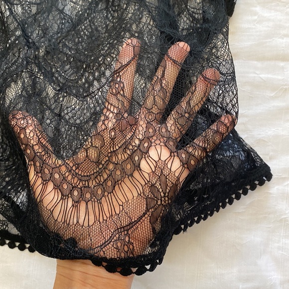 Leo Lin Lace Top *NEW* - Picture 9 of 12